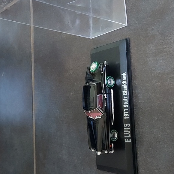 Elvis commemorative Blackhawk - Picture 2 of 10